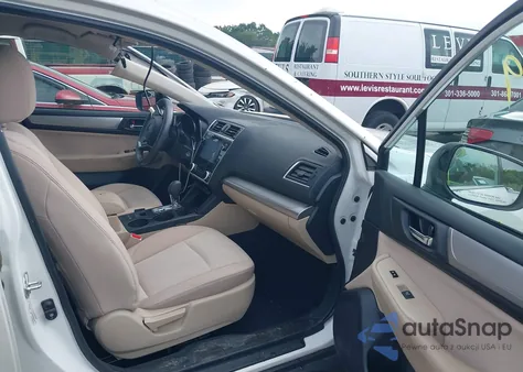 2018 Subaru Outback 2.5I Premium z USA, uszkodzony, nr VIN 4S4BSAFC4J3235698